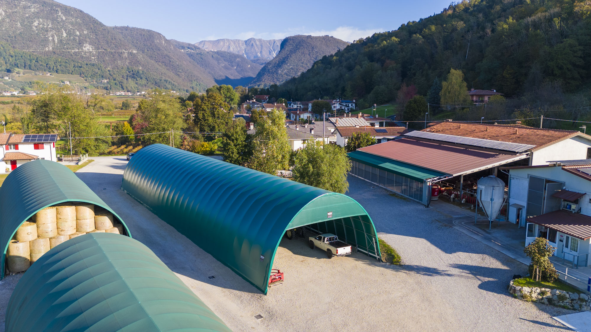 Tecnoengineering: coperture in PVC per il settore agroforestale, industriale e sportivo